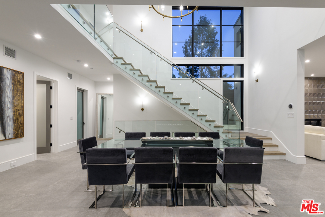 267 Beloit Avenue Los Angeles, CA 90049 - Photo 9 of 54