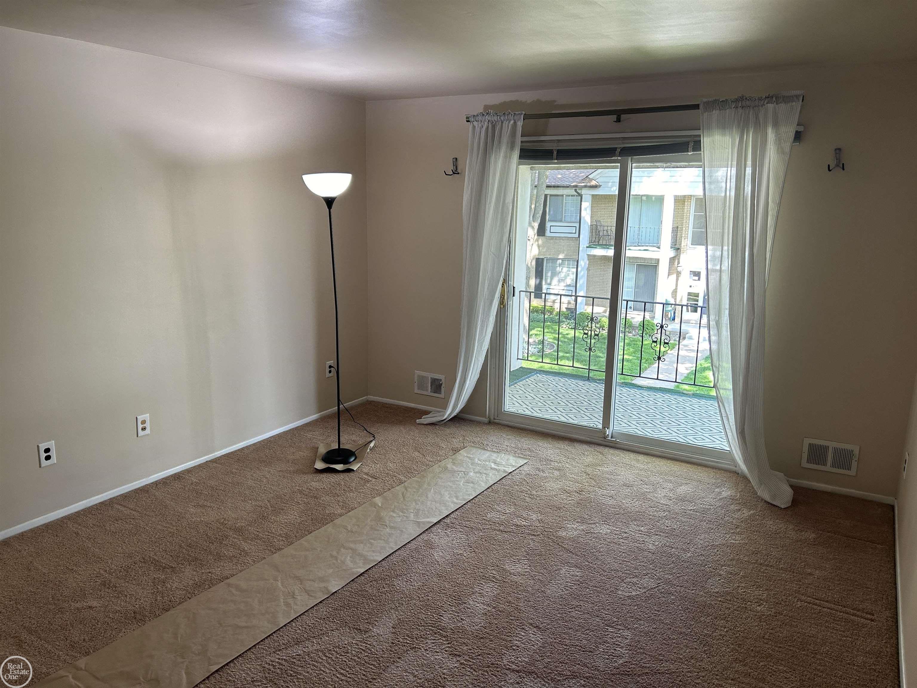 29133 Hayes Road, Unit #22 Warren, MI 48088 - Photo 7 of 22
