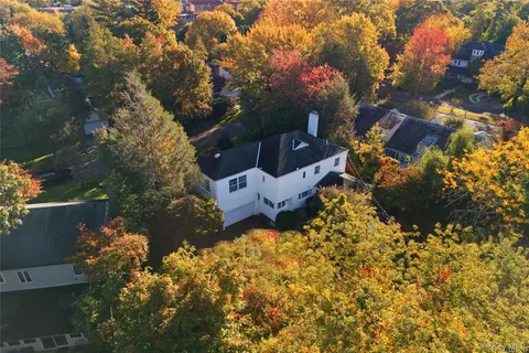 $1,599,000 | 25 Hilltop Drive West, Great Neck, NY 11021