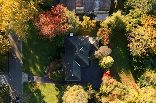 $1,599,000 | 25 Hilltop Drive West, Great Neck, NY 11021