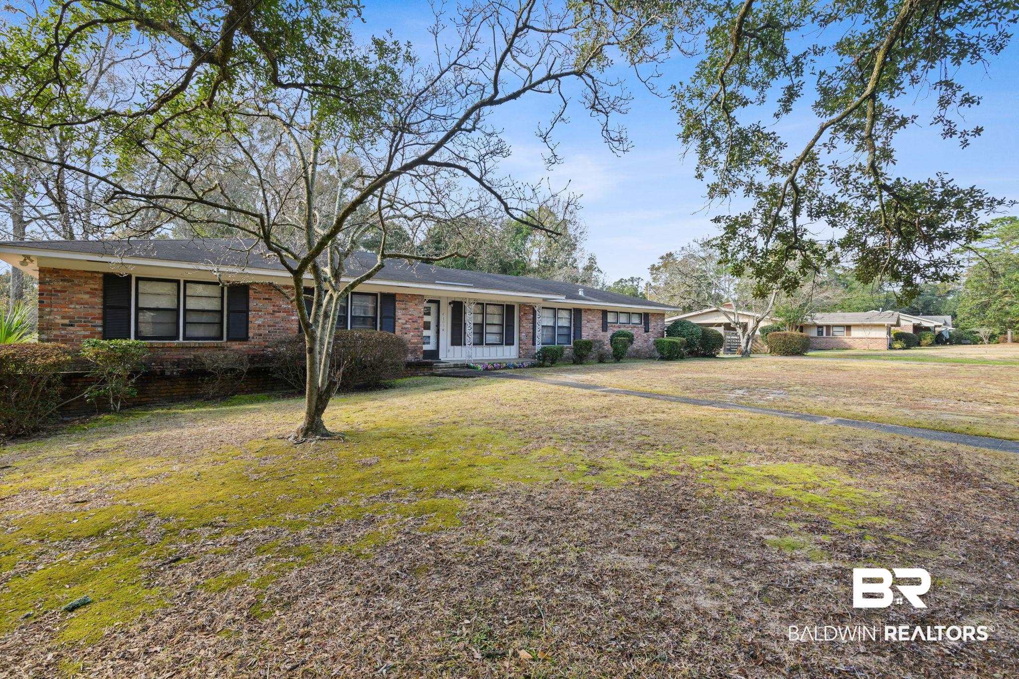 4105 Libby Drive Mobile, AL 36693 - Photo 4 of 26 Ranch-style house with a front yard