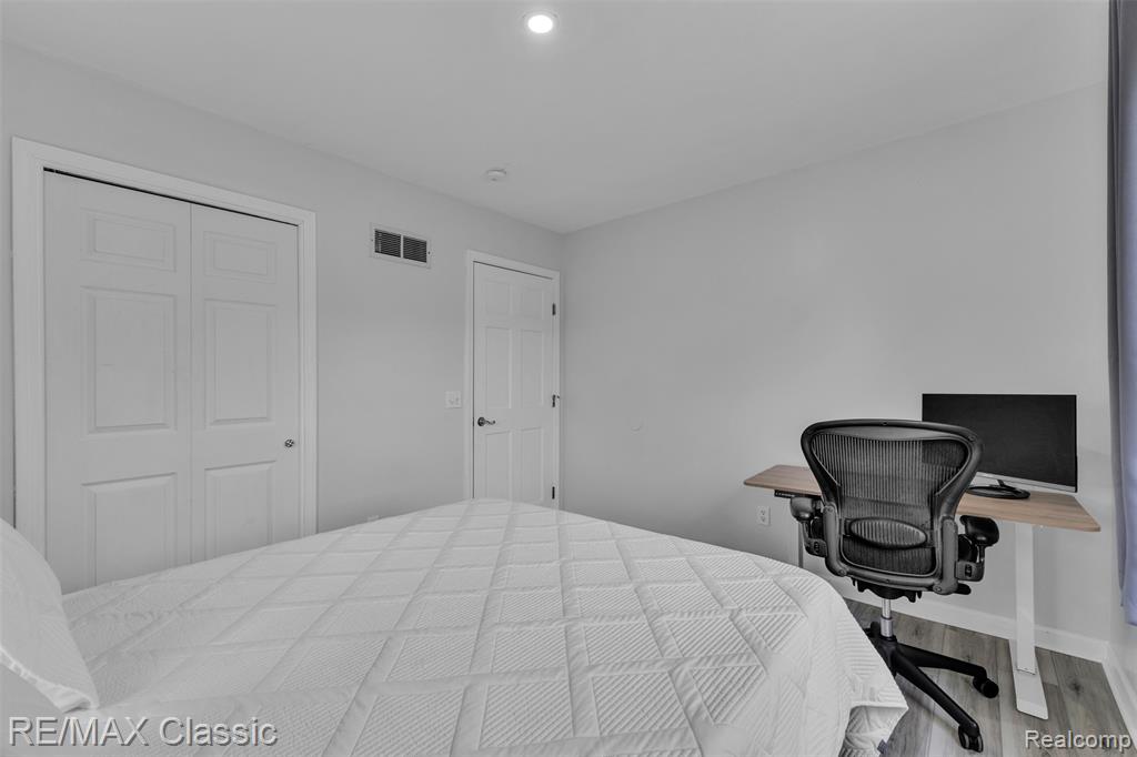 917 Middle Road Highland, MI 48357 - Photo 33 of 97
