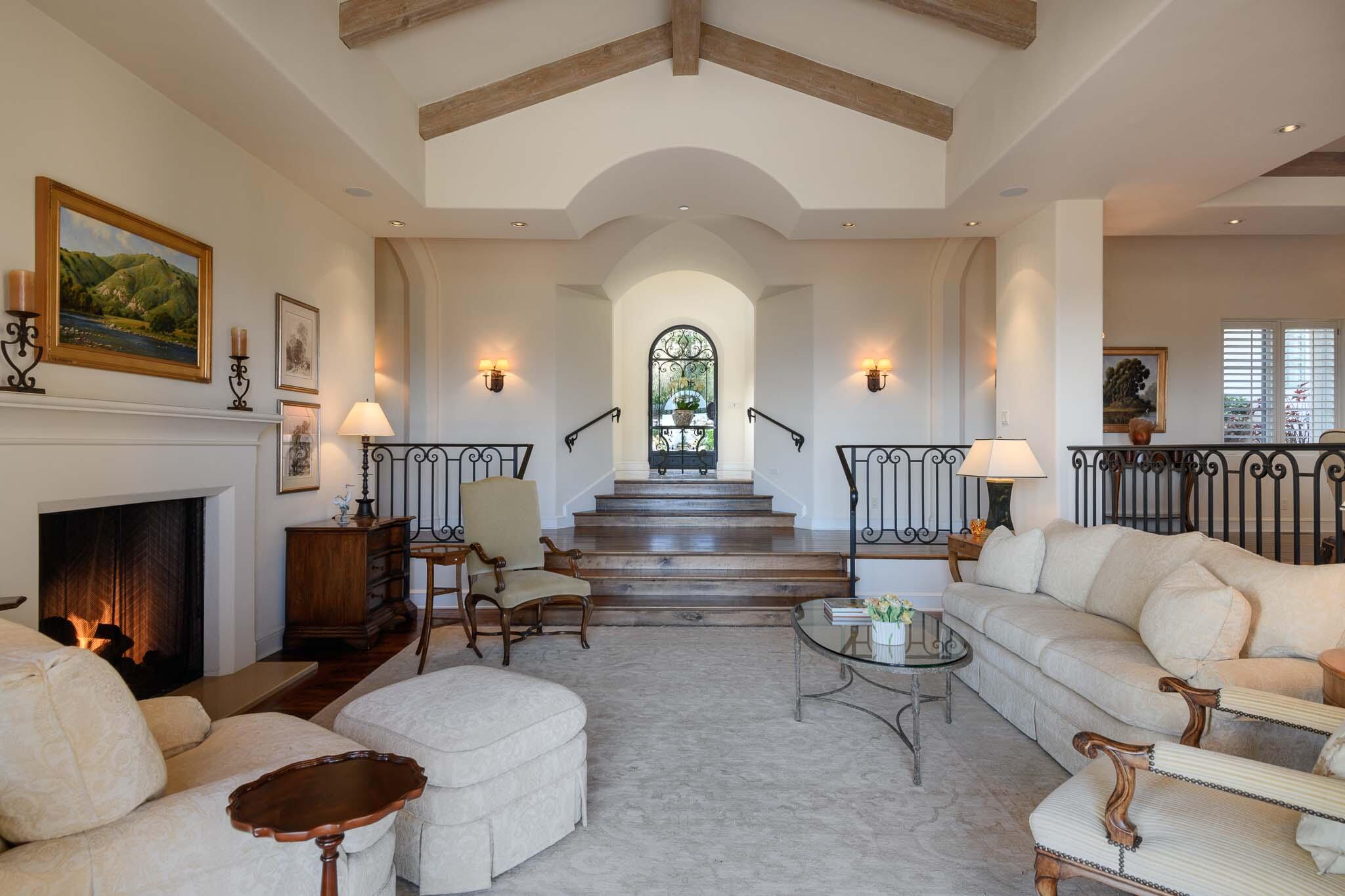 141 Rametto Road Santa Barbara, CA 93108 - Photo 5 of 44 LivingRoom4