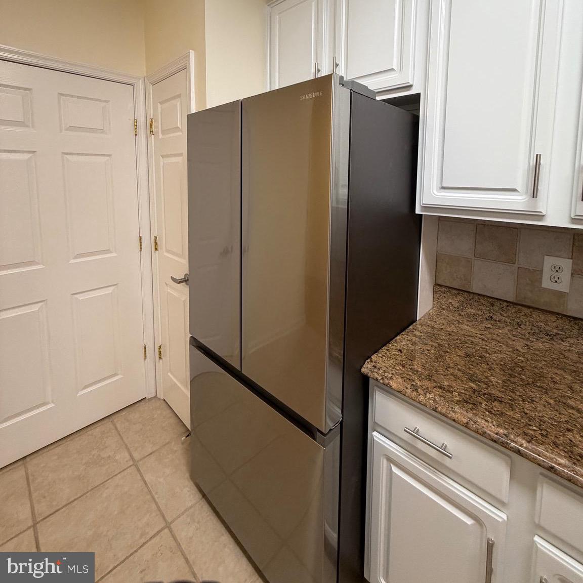 20453 Chesapeake Square, Unit 101 Sterling, VA 20165 - Photo 13 of 51 Brand new fridge