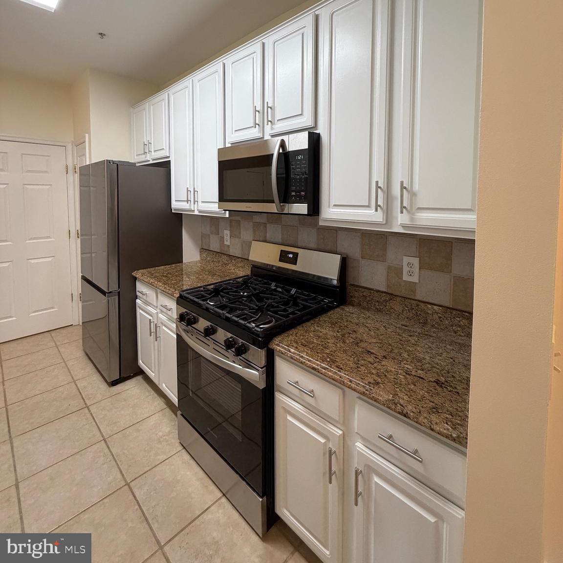 20453 Chesapeake Square, Unit 101 Sterling, VA 20165 - Photo 16 of 51 Updated kitchen
