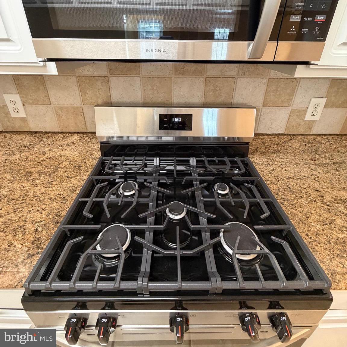 20453 Chesapeake Square, Unit 101 Sterling, VA 20165 - Photo 17 of 51 New gas stove