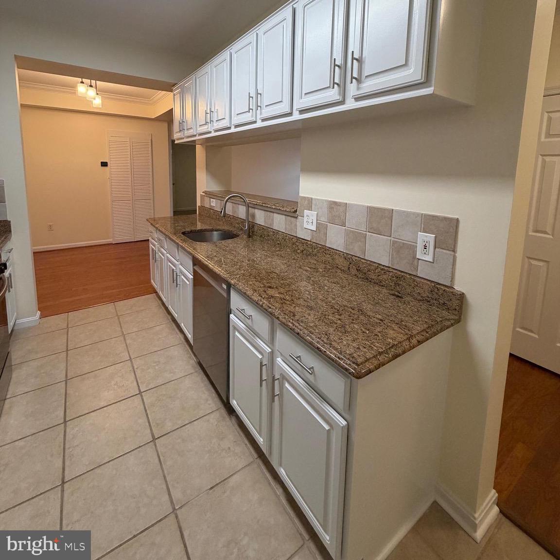 20453 Chesapeake Square, Unit 101 Sterling, VA 20165 - Photo 19 of 51 Imagine cooking in this beautiful kitchen