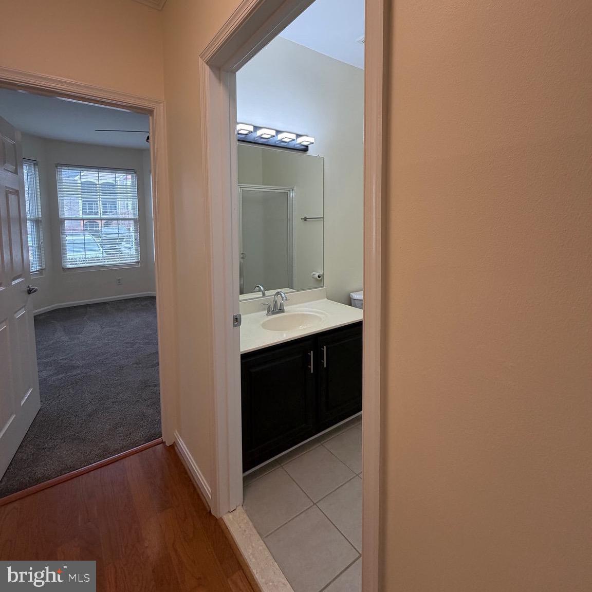 20453 Chesapeake Square, Unit 101 Sterling, VA 20165 - Photo 28 of 51 Full bath right outside the bedroom