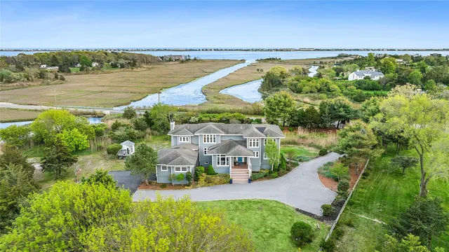 $2,375,000 | 14 South Country Road, Westhampton, NY 11977