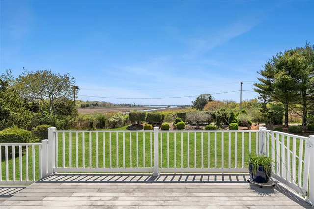 $2,375,000 | 14 South Country Road, Westhampton, NY 11977