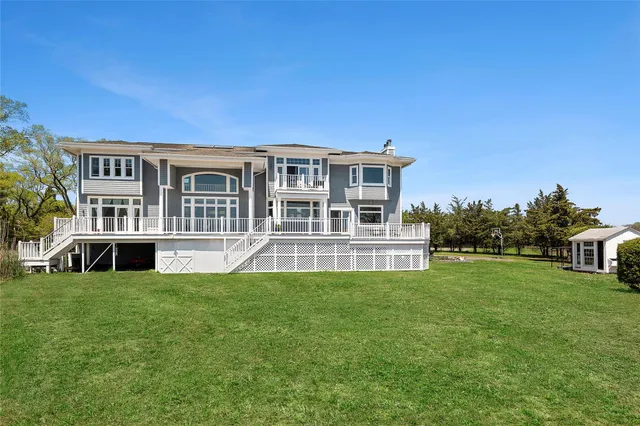 $2,375,000 | 14 South Country Road, Westhampton, NY 11977