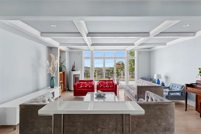 $2,375,000 | 14 South Country Road, Westhampton, NY 11977