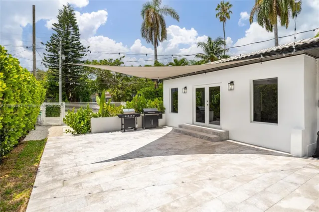 a view of a backyard with plants