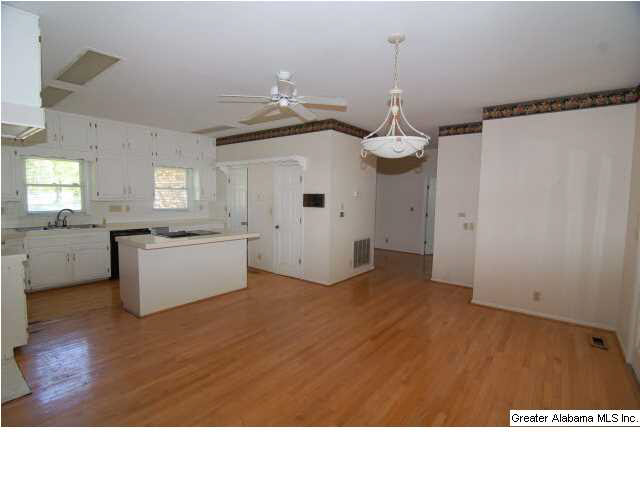 515 Polly Reed Road Northeast Birmingham, AL 35215 - Photo 6 of 20