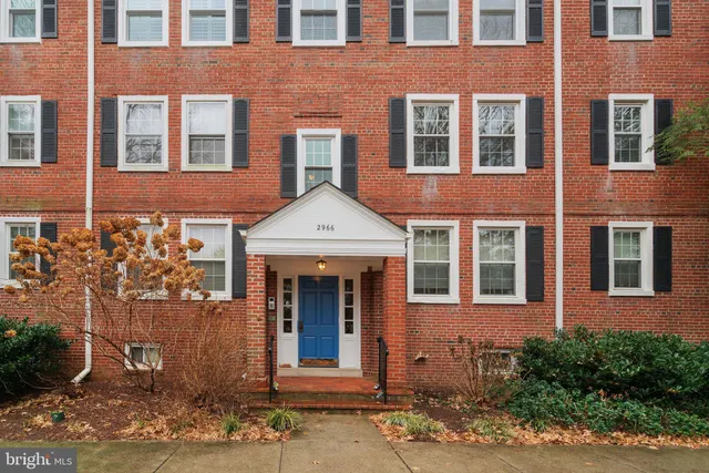 $319,900 | 2966 South Columbus Street, Unit B2, Arlington, VA 22206