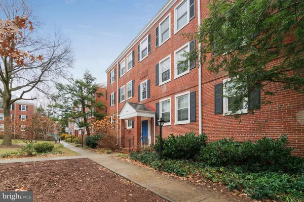 $299,000 | 2966 South Columbus Street, Unit B2, Arlington, VA 22206