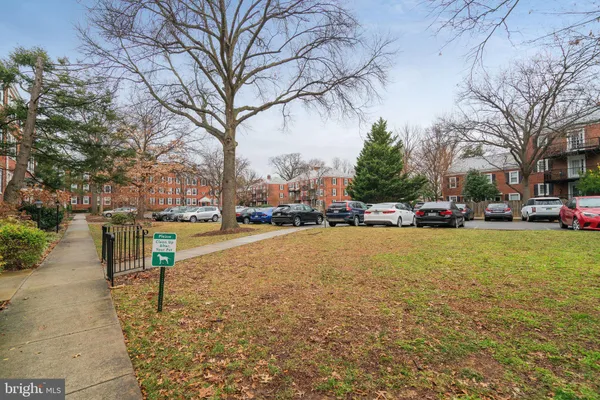 $299,000 | 2966 South Columbus Street, Unit B2, Arlington, VA 22206