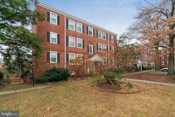 $299,000 | 2966 South Columbus Street, Unit B2, Arlington, VA 22206