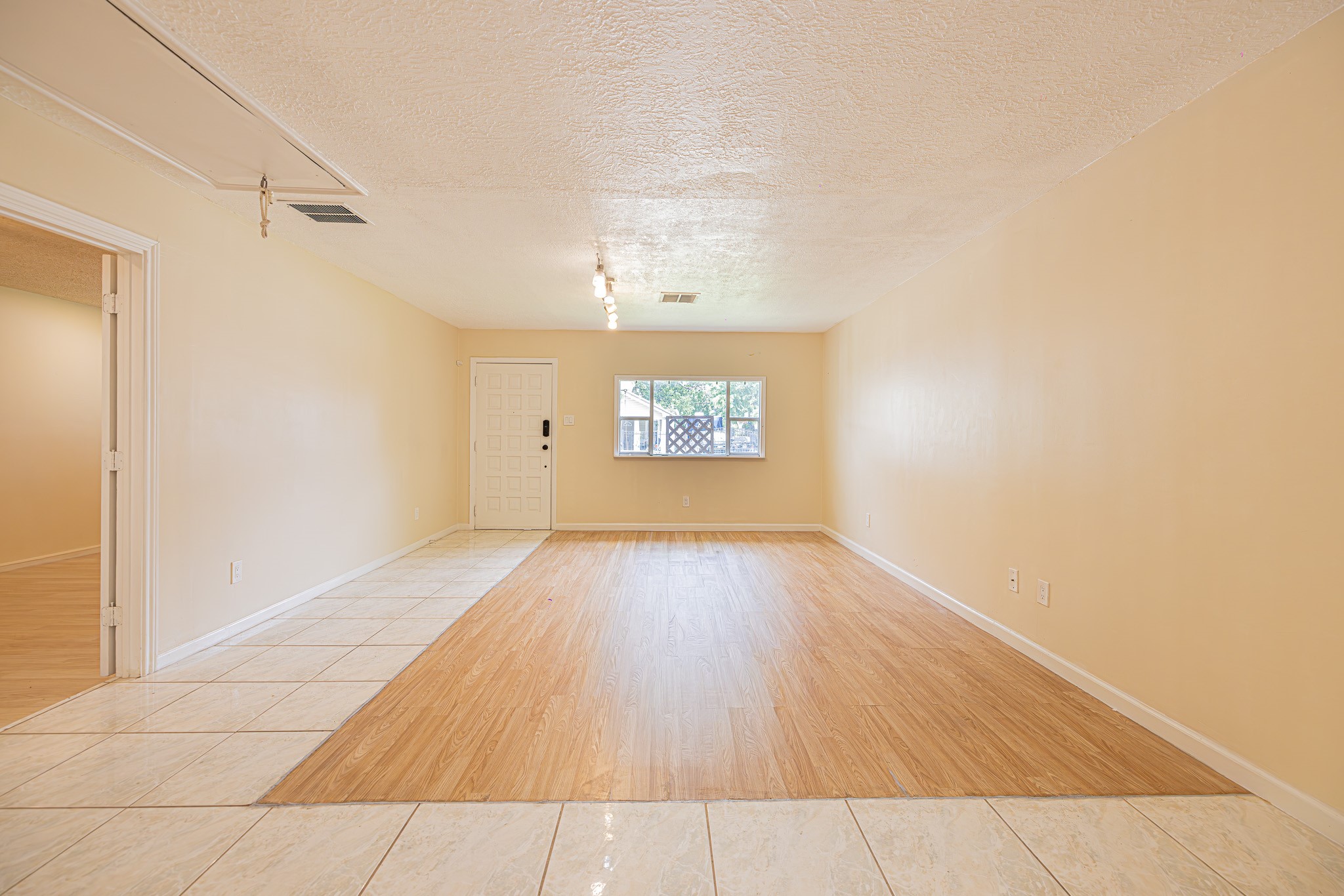 4113 Edison Street Houston, TX 77009 - Photo 7 of 27