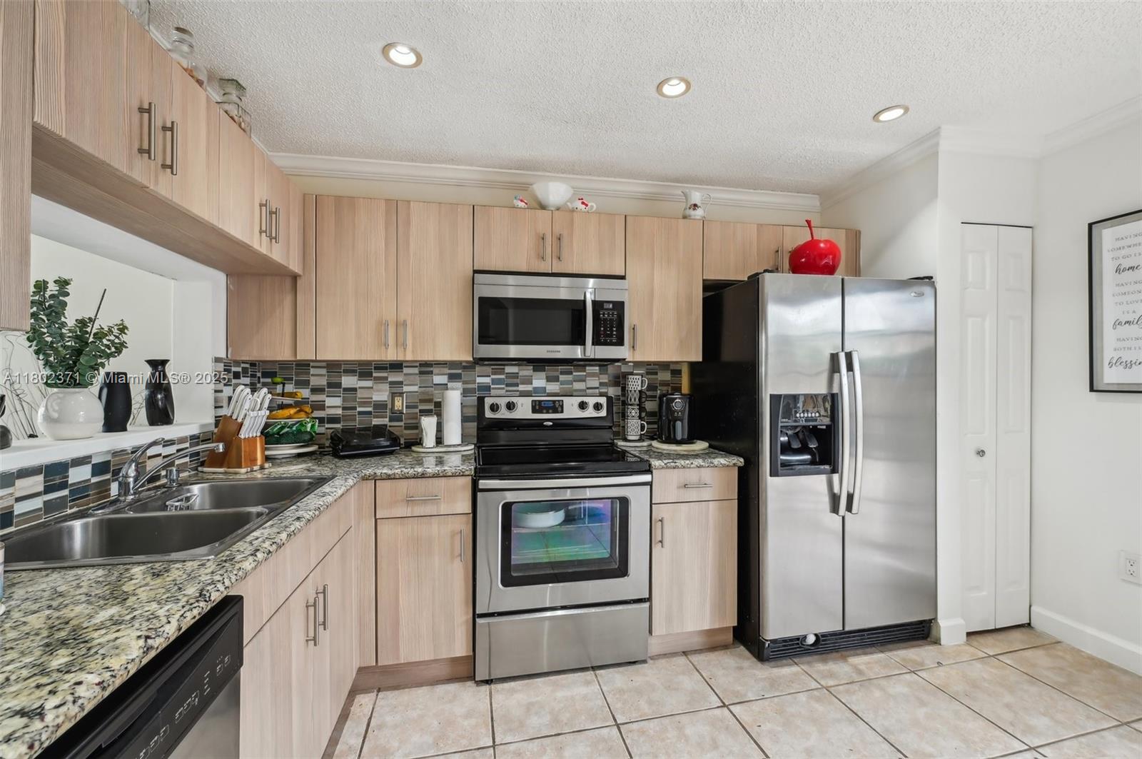 7377 Southwest 162nd Path Miami, FL 33193 - Photo 8 of 19 Gallery Image 8
