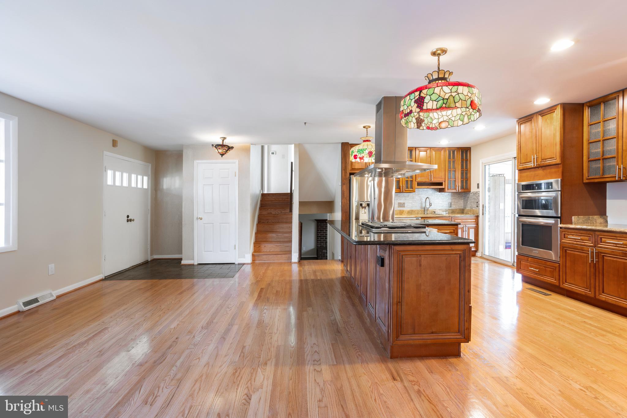 16121 Kenny Road Laurel, MD 20707 - Photo 4 of 53 Foyer / kitchen