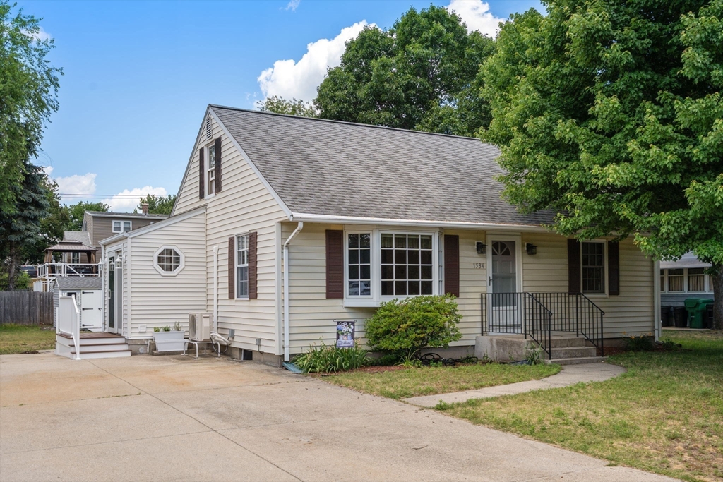 1534 Donohue Road Chicopee, MA 01020 - Photo 1 of 33