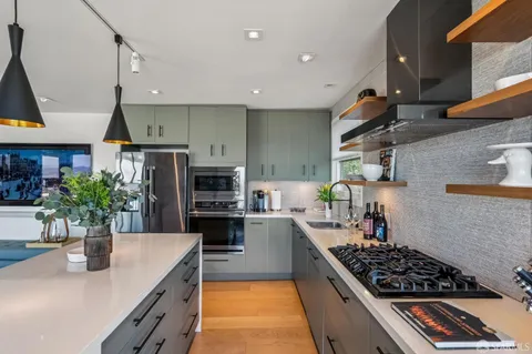 $695,000 | 160 Graystone Terrace, Unit 9, San Francisco, CA 94114