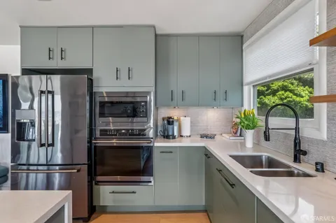 $695,000 | 160 Graystone Terrace, Unit 9, San Francisco, CA 94114
