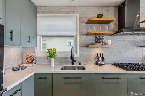 $695,000 | 160 Graystone Terrace, Unit 9, San Francisco, CA 94114