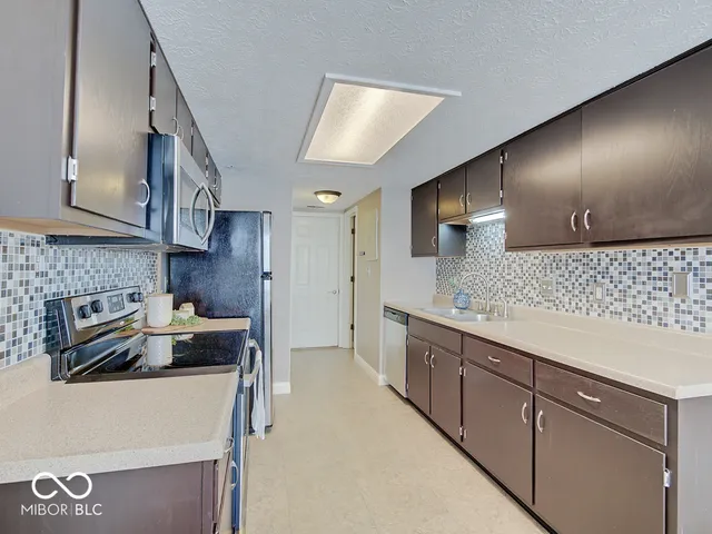 $200,000 | 7424 Castleton Farms N Drive, Indianapolis, IN 46256