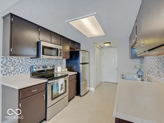 $200,000 | 7424 Castleton Farms N Drive, Indianapolis, IN 46256