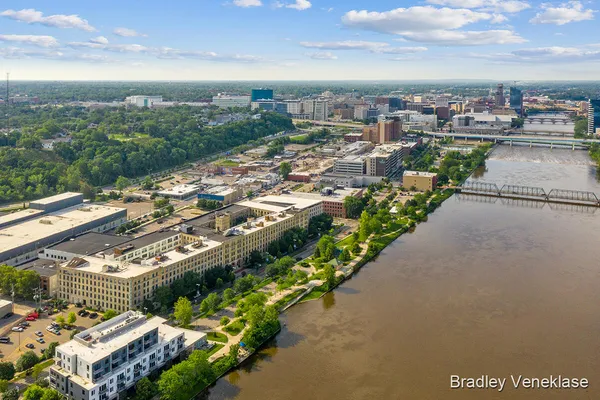 $295,000 | 940 Monroe Avenue Northwest, Unit SUITE 333, Grand Rapids, MI 49503