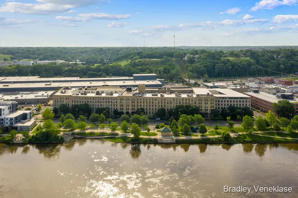 $295,000 | 940 Monroe Avenue Northwest, Unit SUITE 333, Grand Rapids, MI 49503
