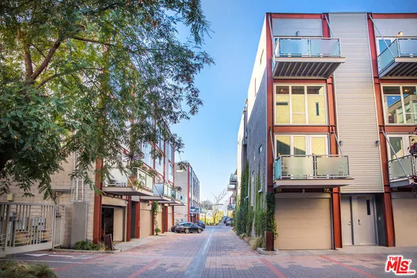 $6,200 | 3450 Cahuenga Boulevard, Unit 601, Los Angeles, CA 90068