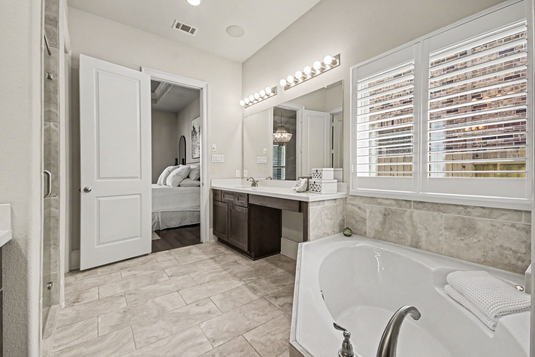 641 Kickapoo Court Webster, TX 77598 - Photo 23 of 39 Primary bathroom