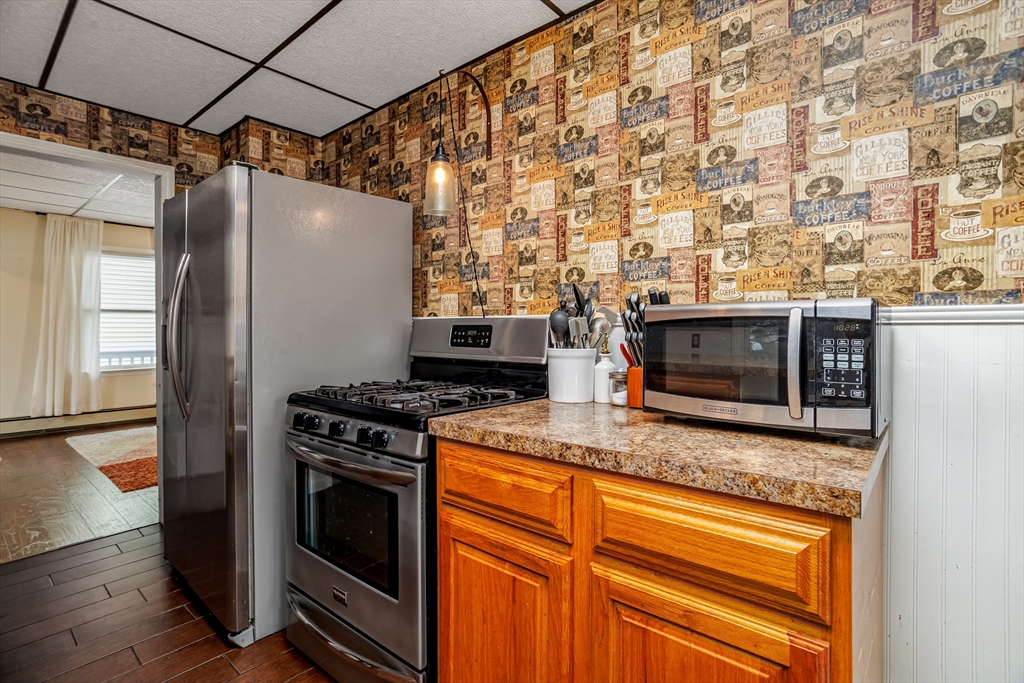 663 Millbury Street Worcester, MA 01607 - Photo 5 of 32