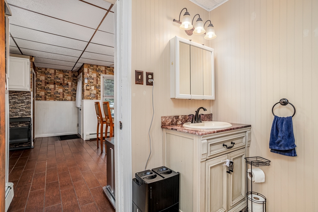 663 Millbury Street Worcester, MA 01607 - Photo 7 of 32