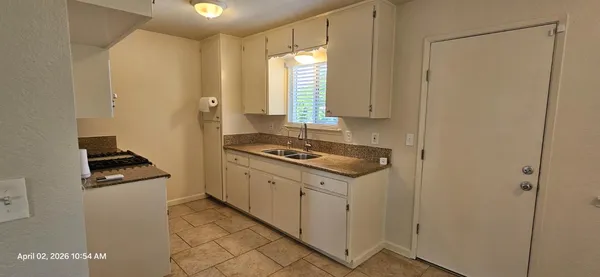 $2,175 | 3069 Thompson Avenue, Selma, CA 93662