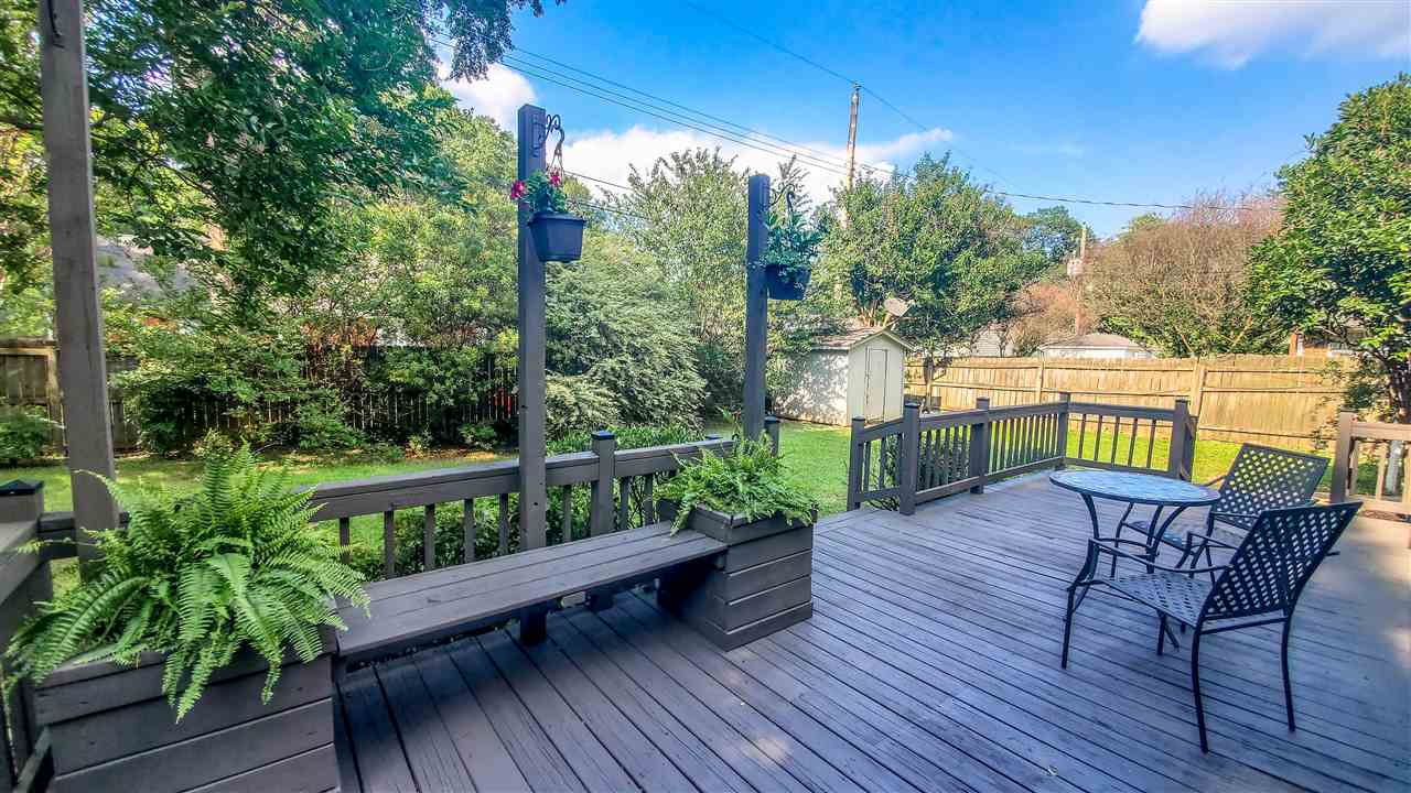 4856 Dee Road Memphis, TN 38117 - Photo 22 of 25 a view of a chairs and table on the wooden deck