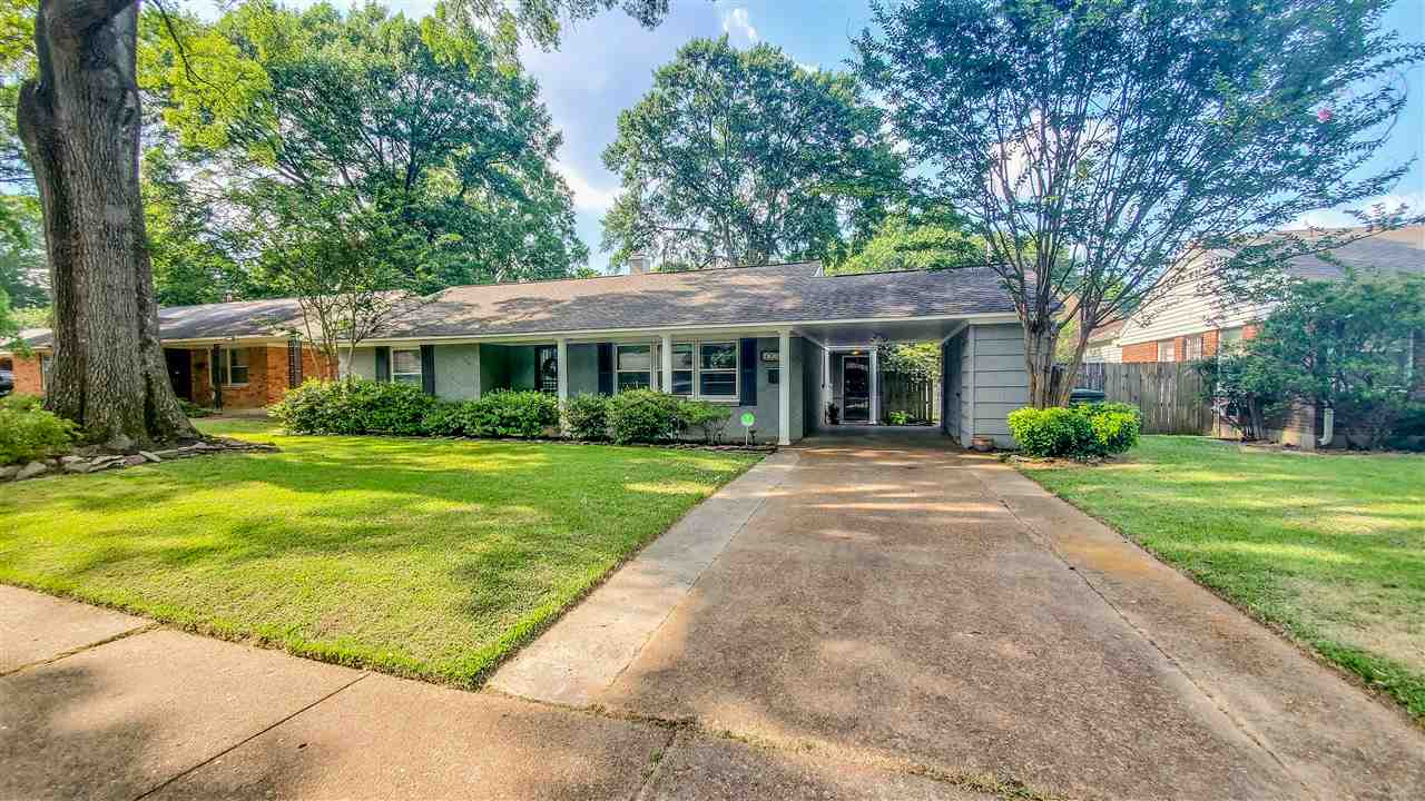 4856 Dee Road Memphis, TN 38117 - Photo 3 of 25 a front view of house with yard and green space