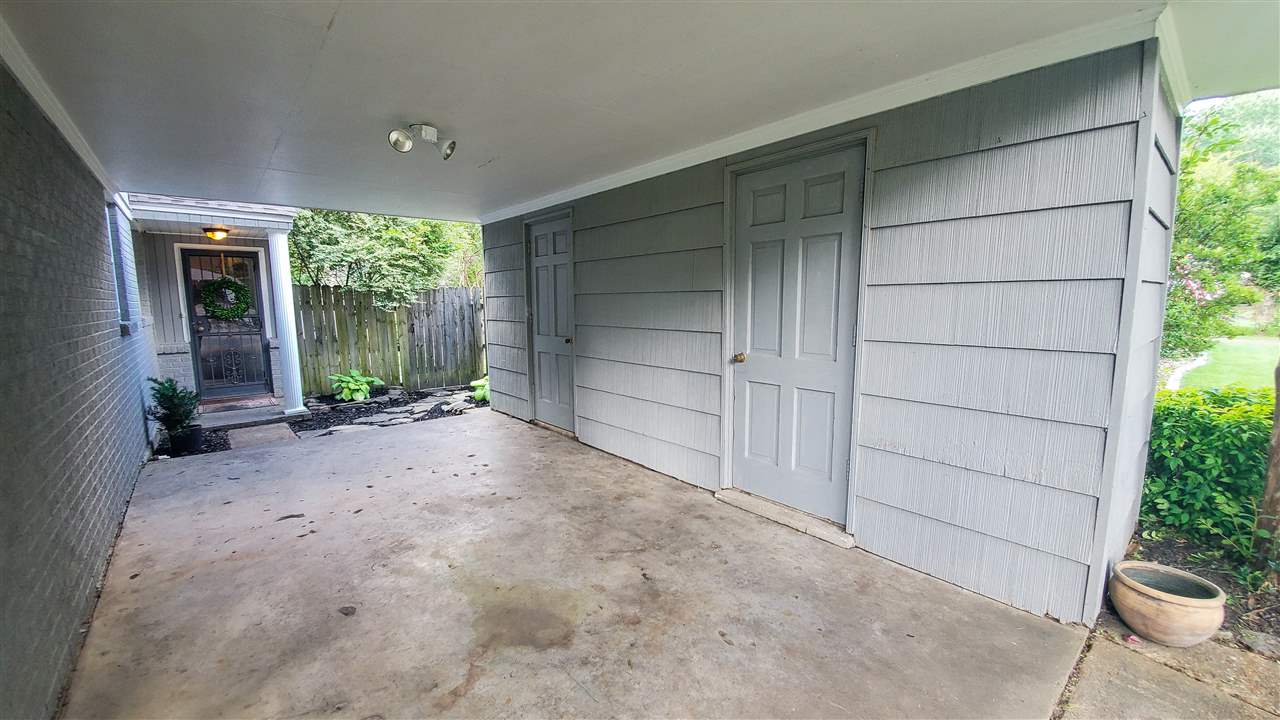 4856 Dee Road Memphis, TN 38117 - Photo 4 of 25 front view of a house with a yard