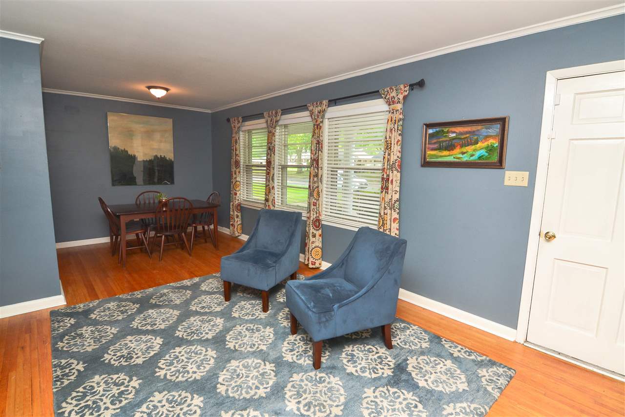 4856 Dee Road Memphis, TN 38117 - Photo 6 of 25 a living room with furniture and a window