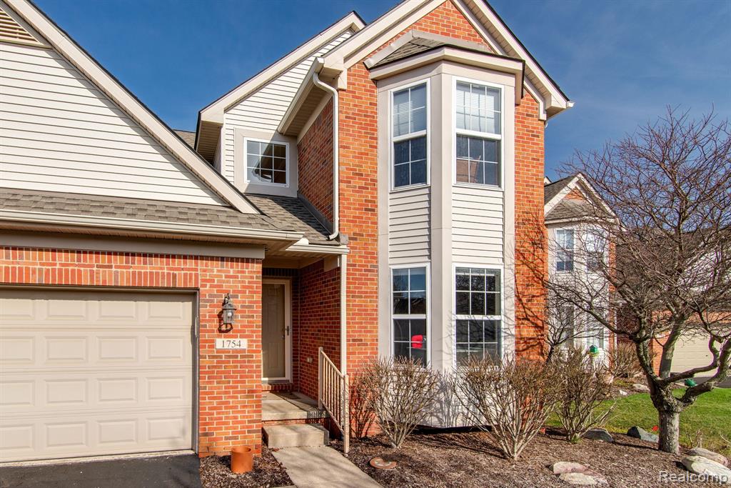 1754 Genoa Circle Howell, MI 48843 - Photo 3 of 29 Gallery Image 3