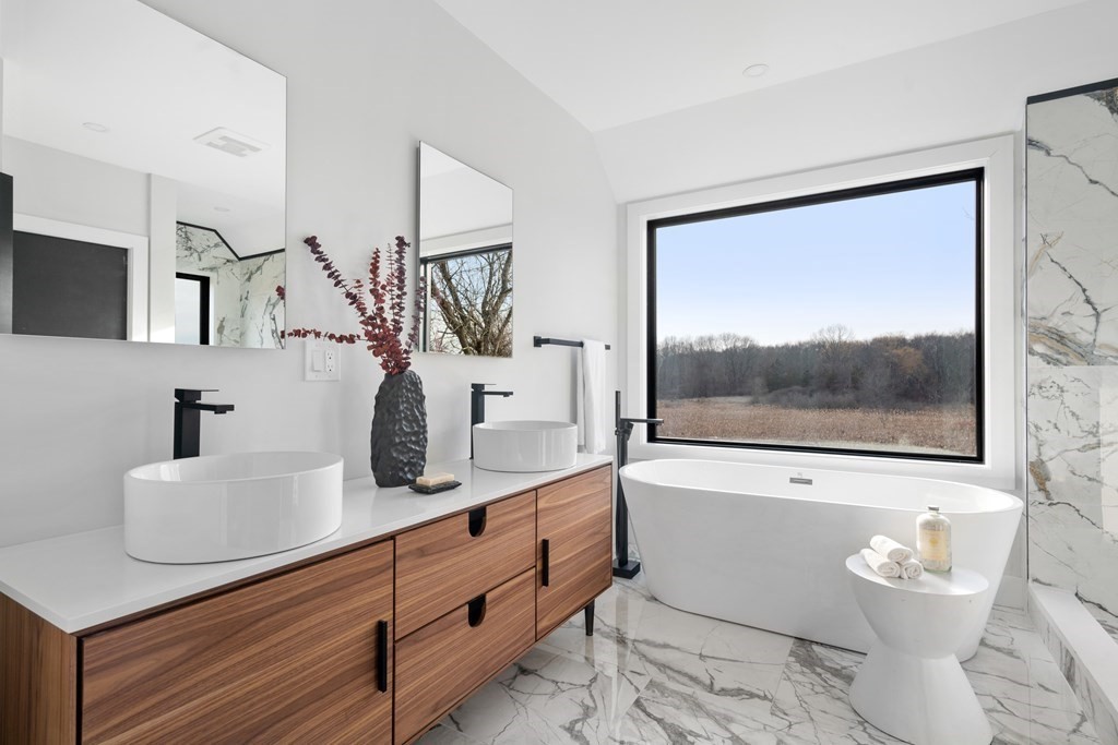 607 Waltham Street Lexington, MA 02421 - Photo 22 of 36 Gallery Image 22