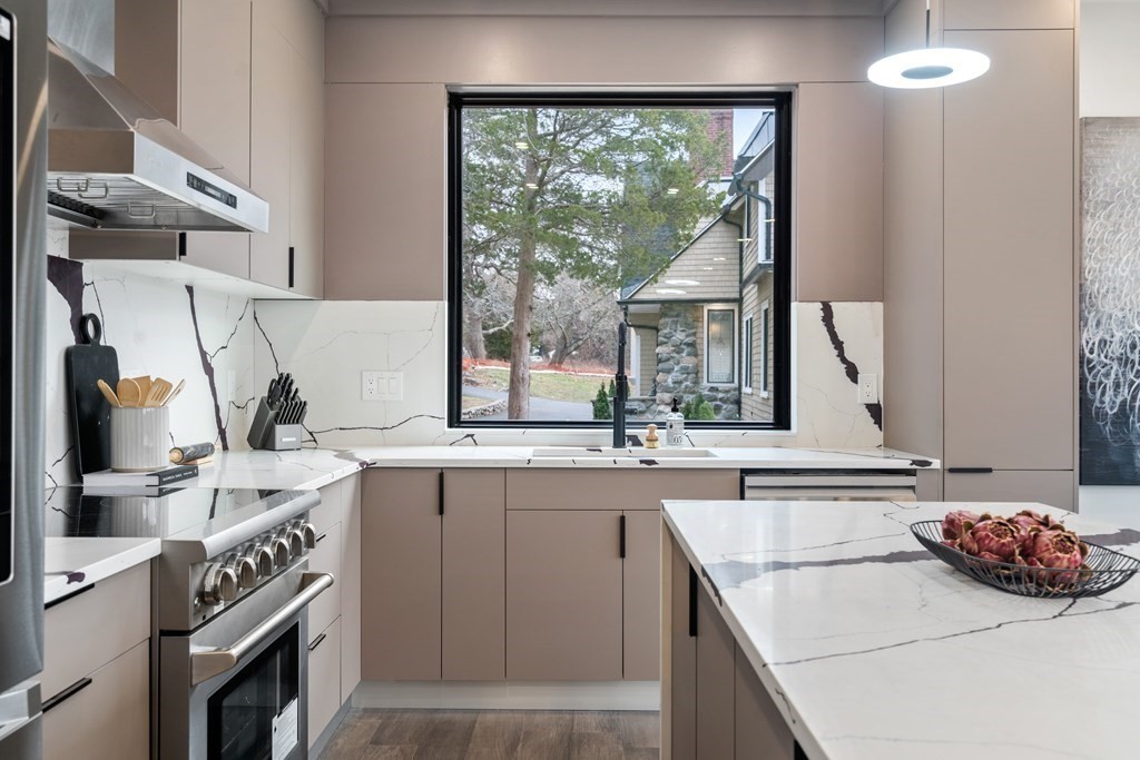 607 Waltham Street Lexington, MA 02421 - Photo 3 of 36 Gallery Image 3