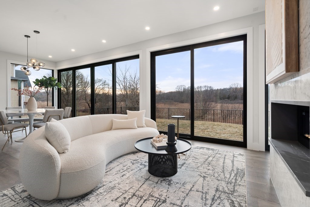 607 Waltham Street Lexington, MA 02421 - Photo 9 of 36 Gallery Image 9