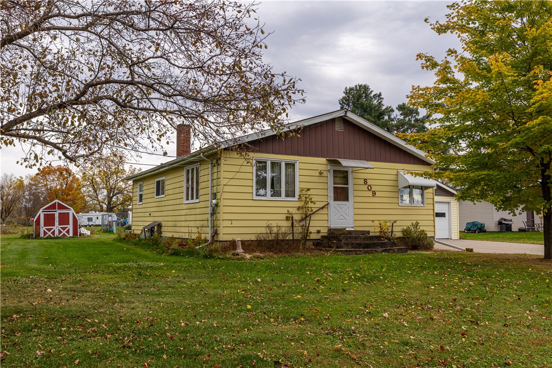 809 East 6th Street South Ladysmith, WI 54848 - Photo 3 of 24