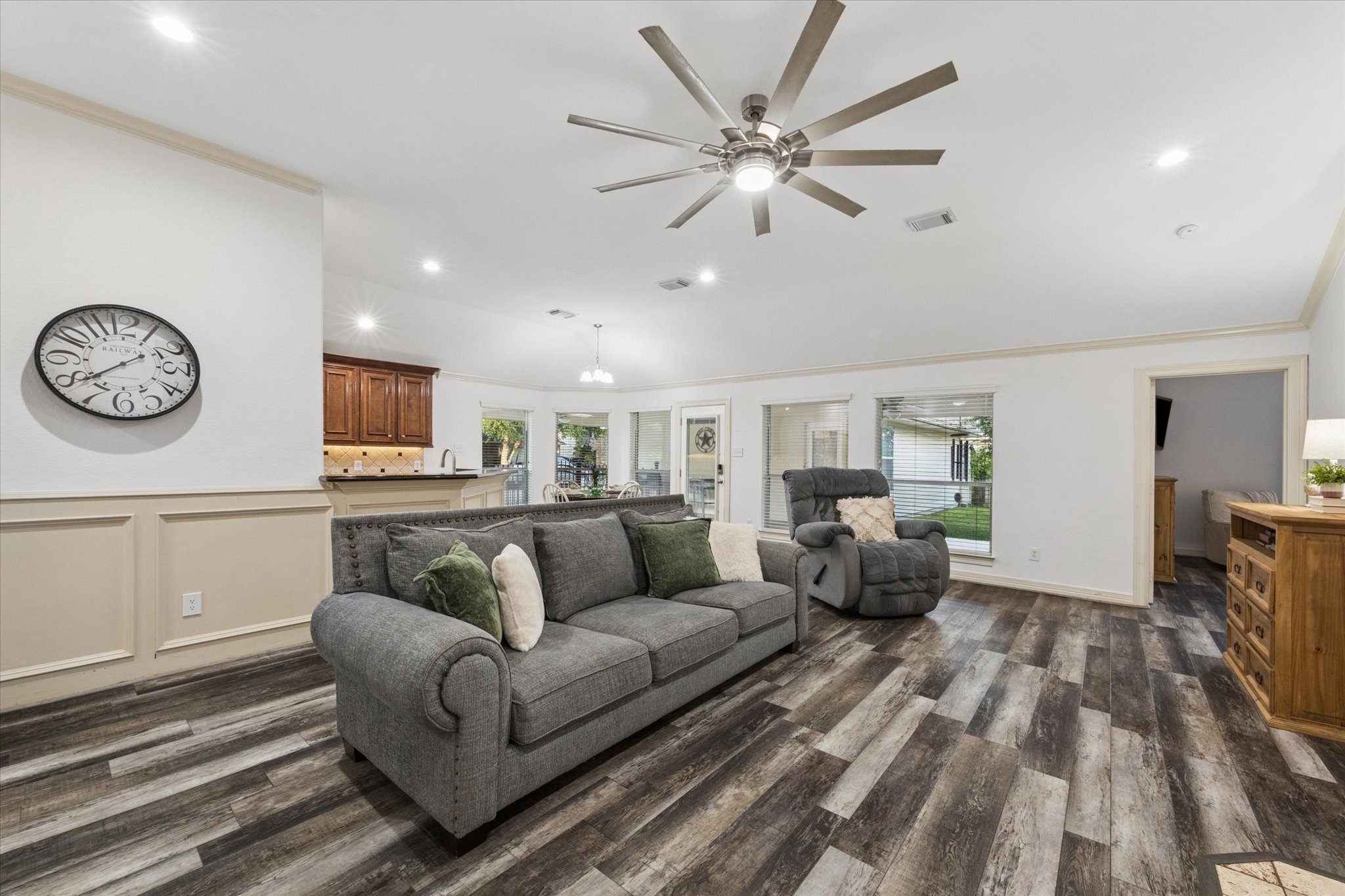 2450 Sullivan Lane Dickinson, TX 77539 - Photo 5 of 18