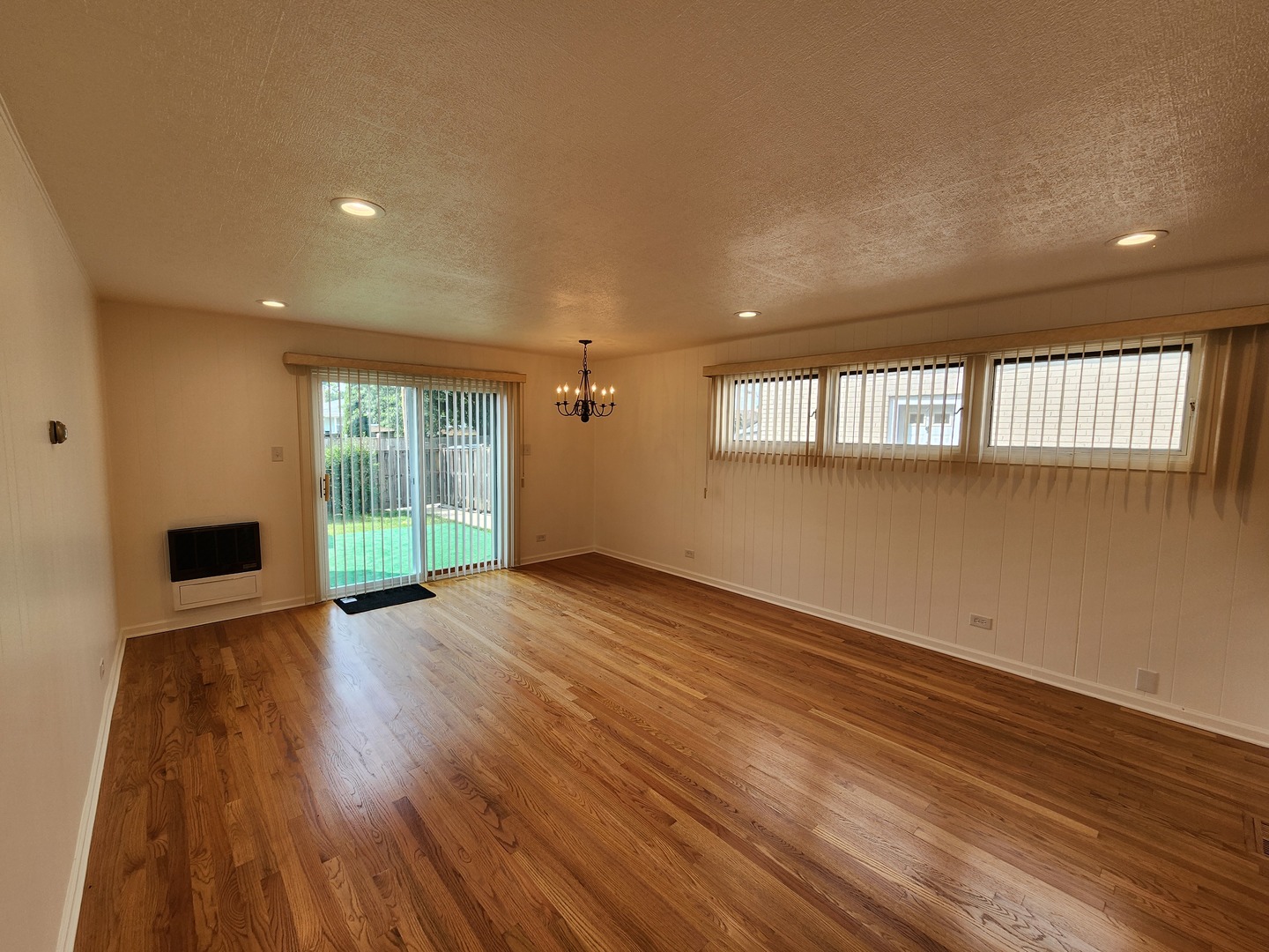 8916 Gross Point Road Skokie, IL 60077 - Photo 9 of 37 Gallery Image 9