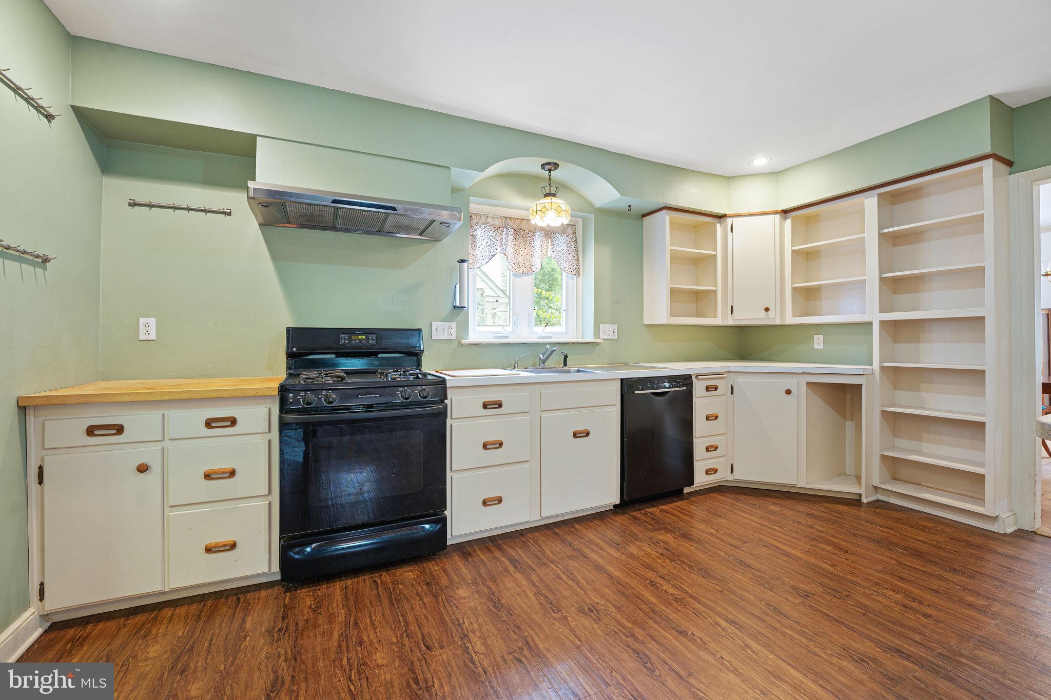 547 West Beechtree Lane Wayne, PA 19087 - Photo 11 of 31 Kitchen